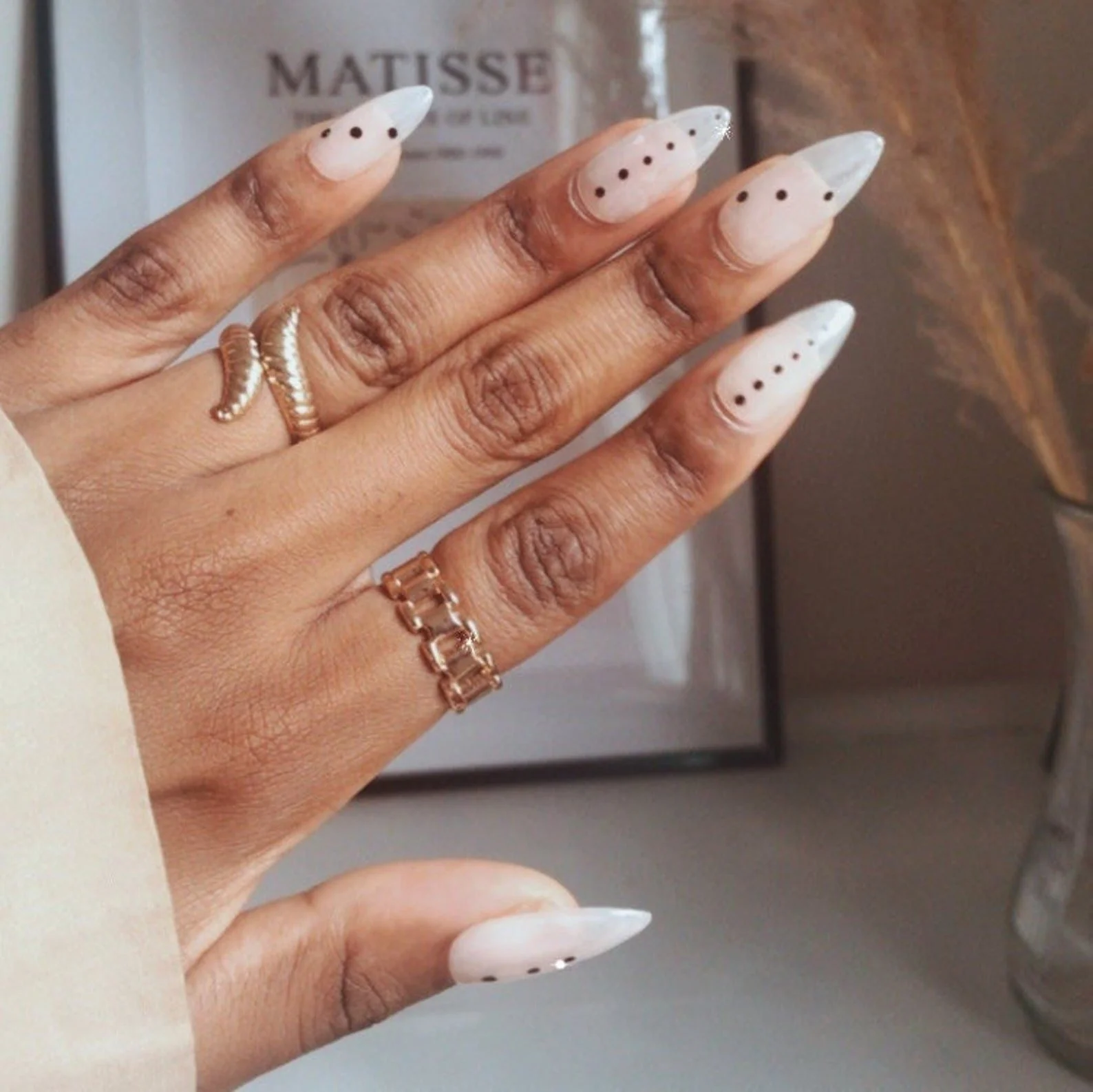 25 Neutral Minimalist Nail Designs On Trend for 2022 Champagne